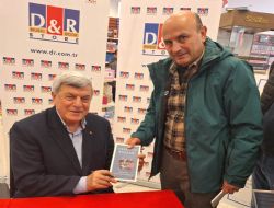 Ba�kan Oral, Karaosmano�u�nun imza g�n�ne kat�ld�